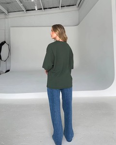 เสื้อยืดกราฟิกโอเวอร์ไซส์สำหรับผู้หญิงสไตล์ลอนดอนออกแบบได้ตามต้องการคุณภาพระดับพรีเมียมเหมาะสำหรับทุกโอกาส - Product Image 2