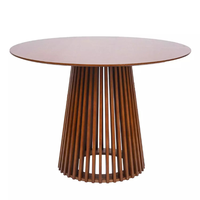 Table de salle à manger ronde fabriquée en Espagne Table en bois de style nordique pour la maison prête pour l'exportation