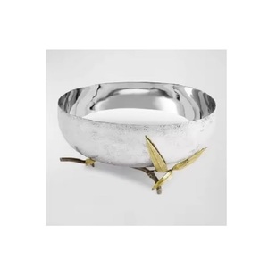 Magnifiques bols de service en métal fabriqués à la main avec sculpture florale de qualité supérieure, parfaits pour les repas haut de gamme et les rassemblements festifs - Product Image 1