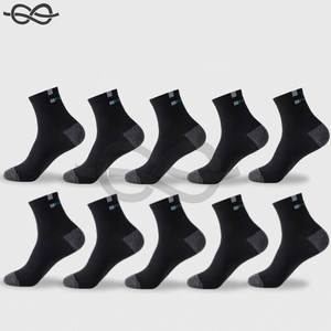 Chaussettes de sport en coton pour hommes Chaussettes souples et respirantes à motif de lettres Baskets à la mode Chaussettes de course d'été à mi-tube à haute élasticité - Product Image 2