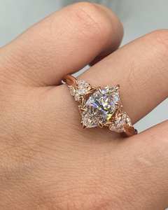 Bague de fiançailles vintage en moissanite taille marquise en or rose avec pierres latérales à accent feuille, bijoux de mariée de luxe - Product Image 3