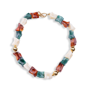 Collana CUCOCUCA fatta a mano 463250590 con pietre in resina multicolore e perline in acciaio inossidabile placcato oro, un audace statement di moda - Product Image 2