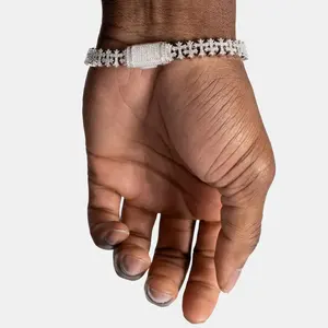 Pulsera y brazalete de moda con diseño de cruz helada para cristianos - Product Image 3