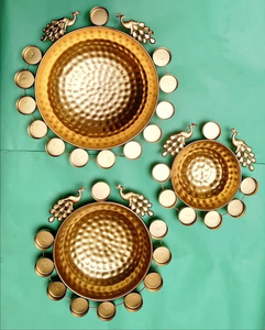 Urli เหล็กทองเหลืองพร้อมที่ตั้งดอกไม้ urli Diya สำหรับตกแต่งบ้านของขวัญ Diwali ขายส่งจากอินเดีย - Product Image 2