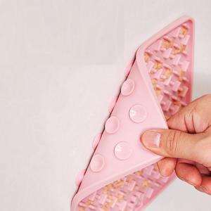 Ensemble de tapis à lécher en silicone pour animaux de compagnie avec ventouses solides La conception de la mangeoire lente réduit l'anxiété favorise la digestion pour les chiens - Product Image 4