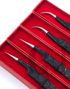 Pince à épiler professionnelle pour extensions de cils, en acier inoxydable de haute qualité, durable, antimagnétique, à pointe courbée argentée, revêtement noir en poudre - Product Image 2