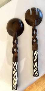 Ensemble de service à salade en résine d'acacia Cuillères et fourchettes de service élégantes et durables pour les fêtes à la maison Occasions spéciales - Product Image 3