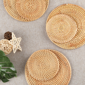 Ensemble de sous-verres de style fleur en rotin naturel fait à la main en osier rond avec support décoration de vacances écologique et cadeau fait au Vietnam - Product Image 3