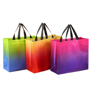 Sacs de courses non tissés personnalisés avec logo, laminés argent et or métallisé, avec poignée, vente en gros, directement de l'usine vietnamienne OEM - Product Image 4