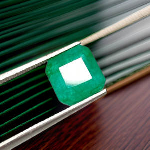 พลอยมรกตสีเขียวธรรมชาติทรงสี่เหลี่ยมเจียระไนแบบเหลี่ยมเพชรพลอย ผ่านการอบความร้อน สำหรับทำแหวนและต่างหู ชุดเครื่องประดับ - Product Image 5