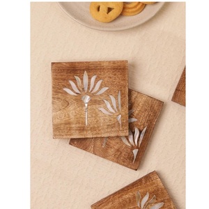 Sous-verres carrés en résine faits à la main motif floral amour multifonctionnel voyage amical couleur personnalisée pour le bureau eau thé - Product Image 1