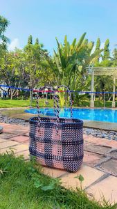 กระเป๋าเครื่องสำอางไนล่อนแบบมีซิปใช้ซ้ำได้เป็นมิตรกับสิ่งแวดล้อมงานแฮนด์เมดกระเป๋าผ้าทอพลาสติกรีไซเคิลทำจากอินเดียสำหรับการเดินทาง - Product Image 3