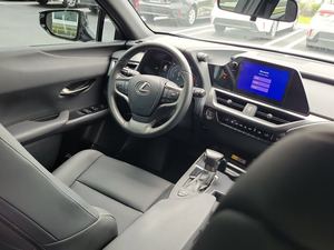 SUV hybride UX 250h FWD d'occasion 2023 - Product Image 6