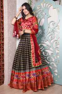 Lehenga Choli-ropa étnica india para boda, ropa de trabajo de bordado de seda italiana pesada, con Dupatta, distribuidor y distribuidor indio - Product Image 4