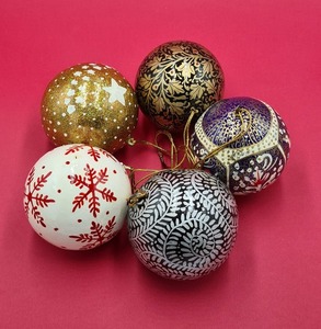 Figuras Decorativas de Mesa Modernas y Ecológicas de Alta Calidad en Dos Tonos, Dorado y Negro, con Relieve Impreso de Palmera Navideña de Madera - Product Image 6