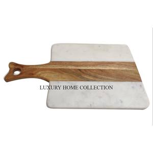 Belle planche à découper en bois et en résine artisanale avec un attrait rustique parfait pour préparer et servir des repas frais - Product Image 2