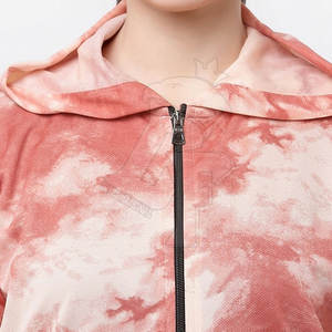 Chándal estampado ligero hecho en Pakistán para mujer, diseñado para la comodidad y la flexibilidad, perfecto para la temporada de invierno - Product Image 5