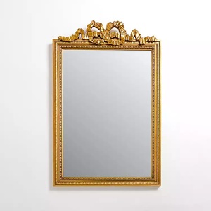 Marco de espejo de pared de latón de diseño de lujo elaborado con detalles finos para elegantes exhibiciones de pared de tocador y sala de polvo de baño - Product Image 1