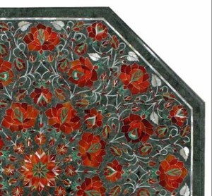 Table de fleurs artisanale en marbre vert et nacre incrustée, style art populaire indien, pour la Saint-Valentin, travail d'incrustation sur mesure, Pietra - Product Image 3