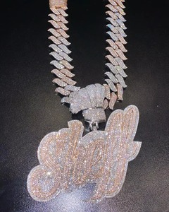 Collier personnalisé du meilleur fournisseur pour femmes Pendentif lettre en diamant moderne en or ou en argent Style classique Fourniture en gros - Product Image 3