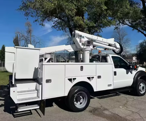 Camiones con Plataforma Elevadora de 37 pies para Ford F-550 2020 - AT37G, Elevador Aéreo Automático, Bajo Kilometraje - Product Image 2