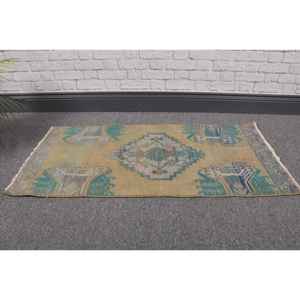 Alfombra Vintage Pequeña de 1.4x2.9 pies, Alfombra Turca, Alfombra de Lana con Bordes Azules y Amarillos - Product Image 1