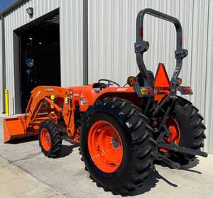 Tracteur utilitaire compact Kubota LA4701, 47 CV, 4 roues motrices, diesel, avec chargeur frontal pour travaux agricoles - Product Image 4