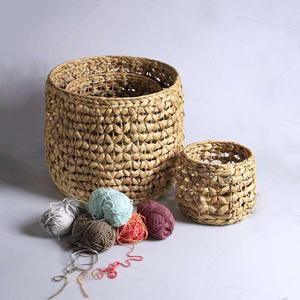 Cesta Redonda de Jacinto de Agua Tejida a Mano, Cesta de Almacenamiento Artesanal para Decoración del Hogar, Hecha en Vietnam, KingCraftViet - Product Image 3