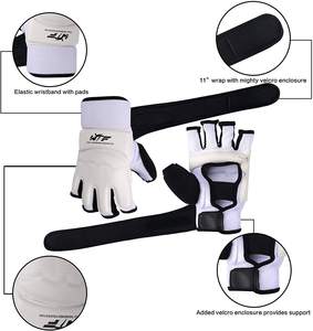 ชุดอุปกรณ์เทควันโดสำหรับการฝึกซ้อมและการแข่งขัน ประกอบด้วยนวมเทควันโดแบบครึ่งนิ้ว และอุปกรณ์ป้องกันเท้า ได้มาตรฐาน WTF - Product Image 2