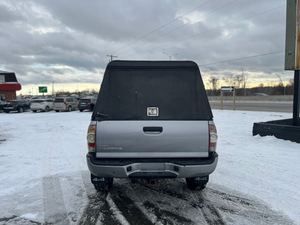 รถยนต์โตโยต้า ทาโคมา ดับเบิ้ลแค็บ ปี 2015 เครื่องยนต์ V6 ขับเคลื่อน 4 ล้อ - เชื่อถือได้ ไมล์น้อย พร้อมสำหรับการขับขี่ออฟโรด ขายแล้ว - Product Image 4