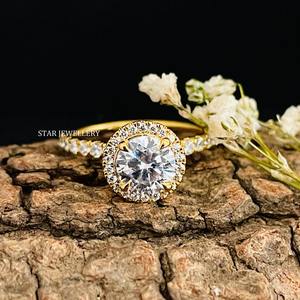 Anillo de Compromiso de Lujo Cristiano con Halo de Diamantes Solitarios de Corte Redondo de 1 Quilate, Oro Sólido de 14K, Certificado IGI - Product Image 1