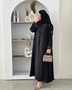 Abaya élégante XXL ouverte en tissu de soie noir anti-froissement, ceinture assortie faite à la main, robe islamique modeste sophistiquée, look intemporel - Product Image 3