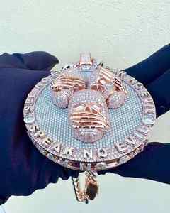 Colgantes y dijes de joyería fina para hombre de plata 925 de la mejor calidad con diamante VVS Moissanite disponible para la venta - Product Image 4