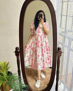 ชุดเดรสผ้าจอร์เจตต์พิมพ์ลายดอกไม้สำหรับผู้หญิง แขนเสื้อแบบแฟนซี สไตล์อินเดีย ผ้าไหม สำหรับงานแต่งงานและงานเลี้ยงสำหรับผู้ใหญ่ - Product Image 1