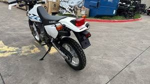 ซูซูกิ DR 650S รุ่นใหม่ที่ดีที่สุดประจำปี 2026 มอเตอร์ไซค์แบบดูอัลสปอร์ตใหม่ - Product Image 3