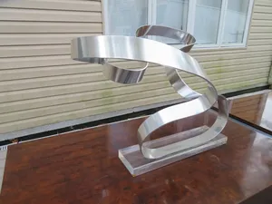 รูปปั้นริบบิ้นอลูมิเนียมแบบนามธรรมที่โดดเด่นของ Dan murphy ฐาน Lucite ทันสมัยการตกแต่งศิลปะที่ไม่เหมือนใคร - Product Image 3