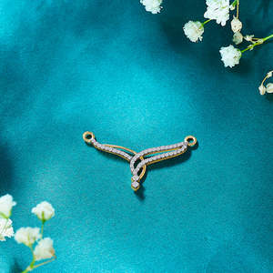 Colgante Mangalsutra de Oro Amarillo con Diamantes para Mujer - Product Image 1