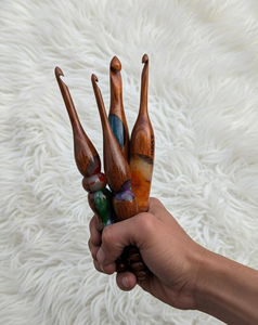 Ganchillo de Resina y Madera Hecho a Mano |   Herramienta de Tejer con Mango Ergonómico Pulido y Suave para Ganchillo y Manualidades - Product Image 6