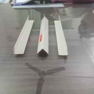 Profilé d'extrusion en PVC rigide de 19 mm pour la protection des coins des murs et des panneaux - Product Image 1