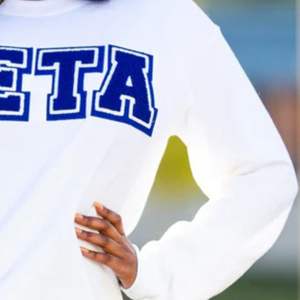 Zeta blanca vintage con letras de chenilla y algodón suave para miembros de la Hermandad Ropa griega unisex con estilo - Product Image 6