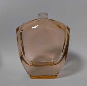 ขวดน้ำหอมแก้วทรงสี่เหลี่ยมคุณภาพสูง ทนทาน พร้อมฝาฉีดพ่นและก้านไม้หอมสำหรับบรรจุภัณฑ์น้ำหอม - Product Image 2