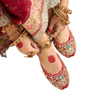 Factory Direct Sale Anti-Slippery Durable Khussa Fashion Footwear Handmade Velvet Upper Genuine Leather Outsole Made in Pakistan - Product Image 1