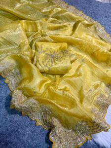 Sari de Seda con Diseño Étnico Elegante y de Aspecto Lujoso, Estilo Indio con Trabajo de Lentejuelas, Último Modelo Exclusivo para Bodas y Fiestas - Product Image 4