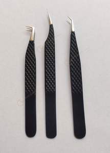 Pinzas profesionales de pestañas de acero inoxidable de alta calidad, logotipo personalizado, punta de oro negro mate, herramientas de volumen para uso de belleza - Product Image 5