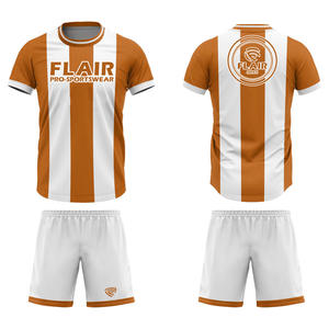 Kits de football rétro conçus sur mesure Uniformes de maillot de football pour enfants de haute qualité pour hommes - Product Image 6