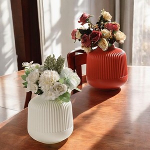 Pot de fleur décoratif en fausse céramique de couleur unie pour la décoration intérieure moderne | Centre de table minimaliste pour salon et bureau - Product Image 6