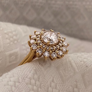 Anillo de Diamantes de Oro de 10k y 14k con Diseño de Flor Personalizado de Lujo, Anillos de Boda de Diamantes Moissanite VVS, Estilo Clásico para Mujer - Product Image 1