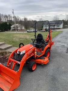 Tracteur utilitaire Kubota BX23S 2026 de qualité supérieure avec chargeur et pelle rétrocaveuse, 4x4, diesel, HST, prise de force, faible nombre d'heures, meilleur rapport qualité-prix, prêt à l'emploi agricole - Product Image 2