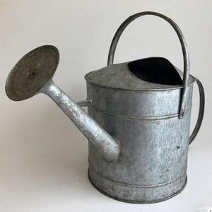 Arrosoir en fer galvanisé de designer avec style vintage pour la décoration intérieure rustique et le jardinage - Product Image 3