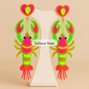 Pendientes Bohemios con Cuentas de Cangrejo Rojo, Contorno Dorado, Detalles de Perlas, Joyería de Mariscos - Product Image 3